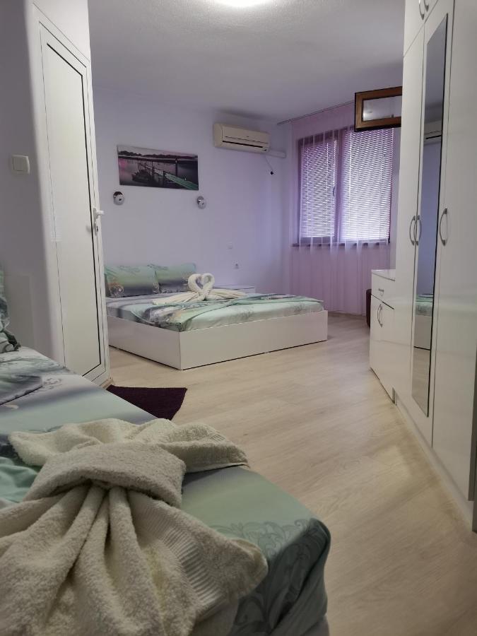 Primorski Briz Guest House Primorsko Exteriör bild